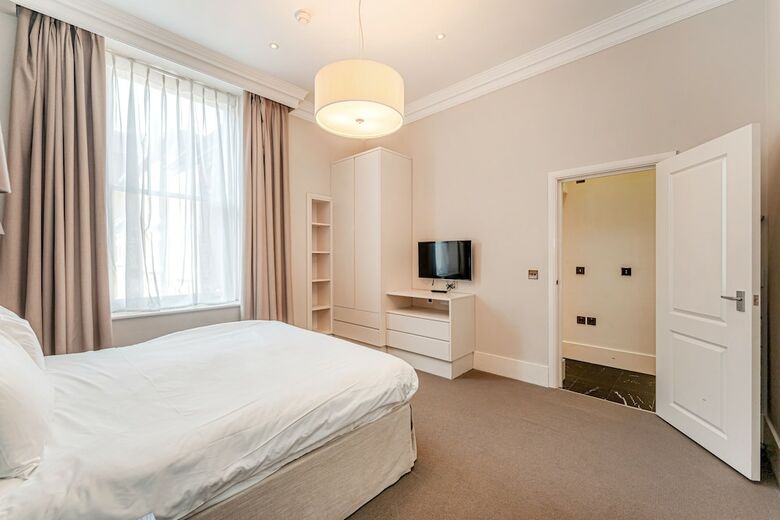 Hotel Ashburn Court