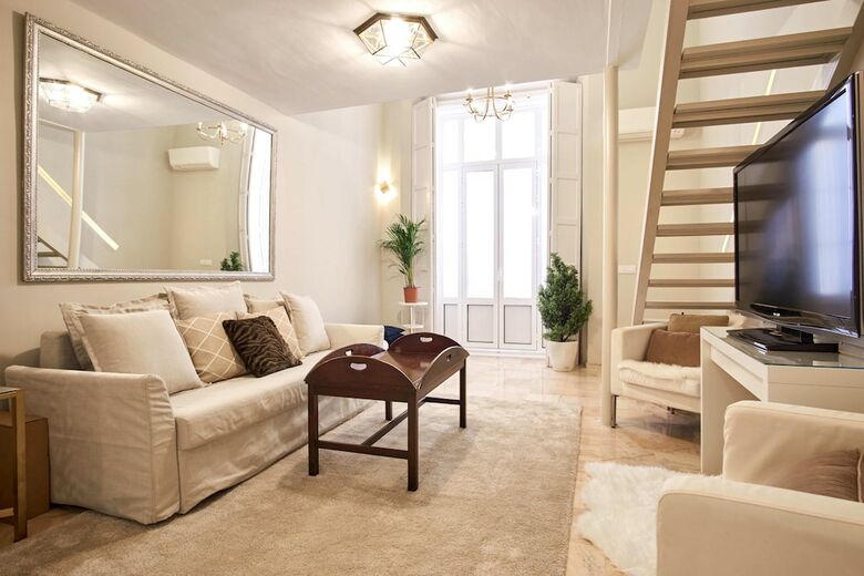 Apartamentos Pajaritos Palace By Valcambre
