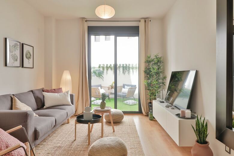 Deluxe Apartment Downtown With Pool & Parking