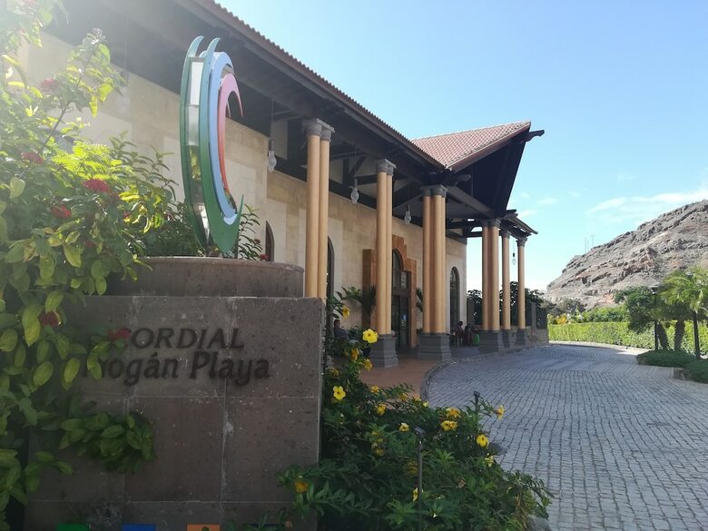 Apartamentos Cordial Mog�n Para�so