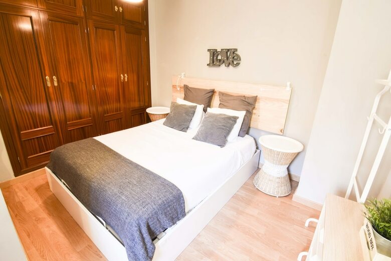 Apartamentos Letmalaga Two Sidewalks