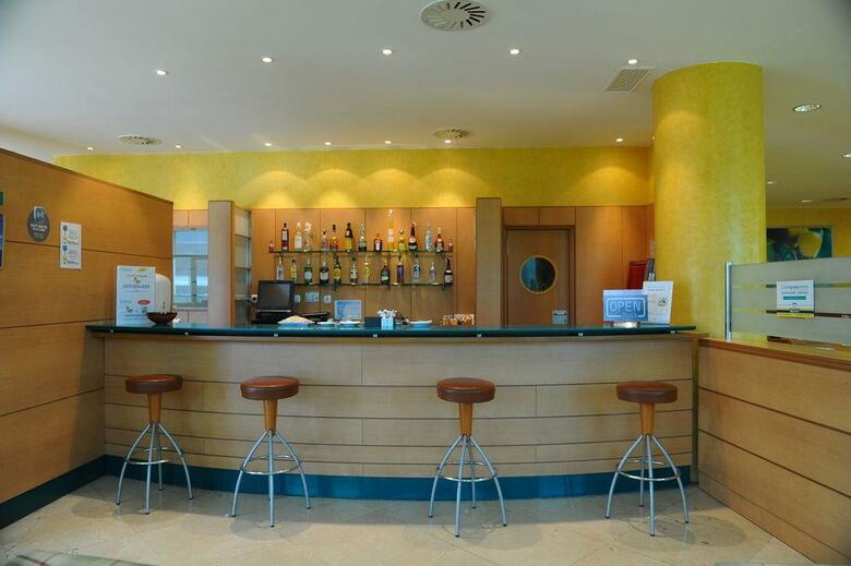 Hotel City Express Santander Parayas