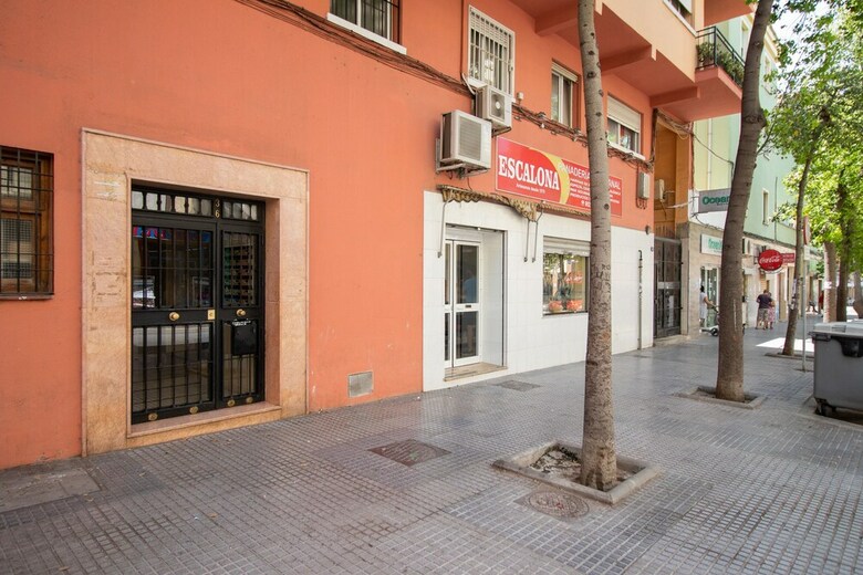 Brrand New 3 Bedroom Apartment By The Center