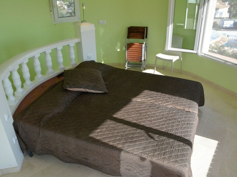 Spacious Villa With Private Swimming Pool In Ambolo