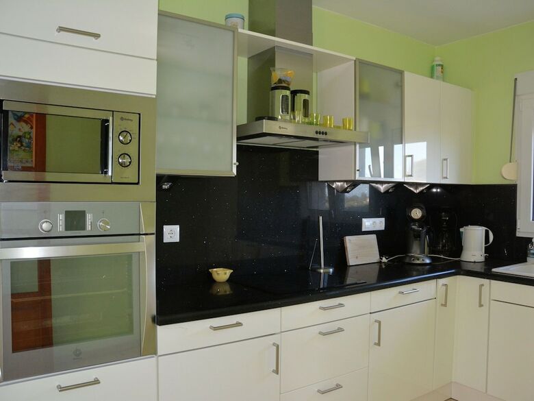 Spacious Villa With Private Swimming Pool In Ambolo