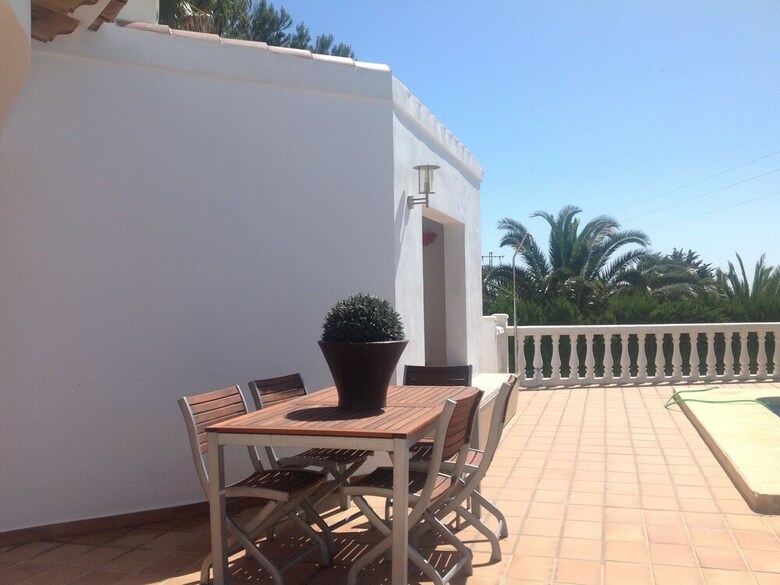 Spacious Villa With Private Swimming Pool In Ambolo