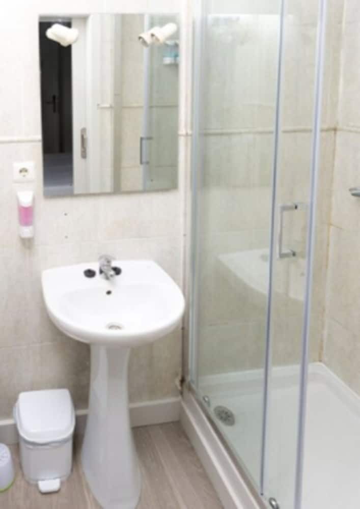 Pension Nwt Central Station Valencia