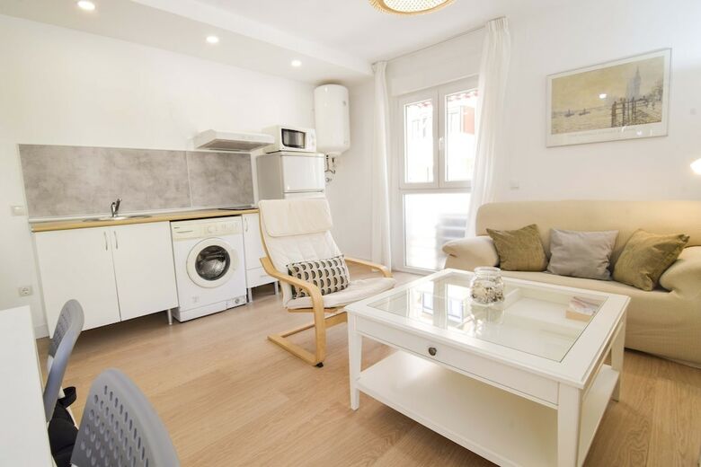 Apartamentos Letmalaga Lord Beach