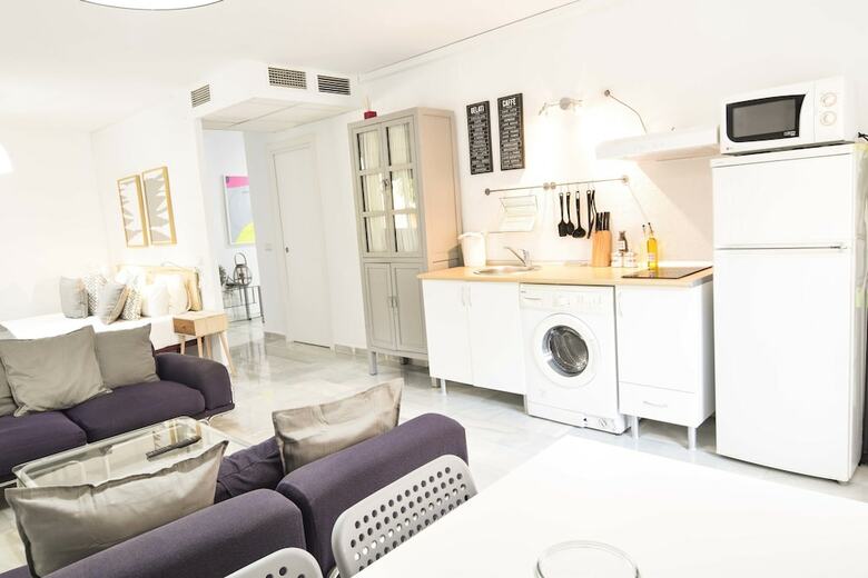 Apartamentos Letmalaga Lord Beach