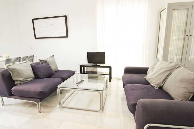 Apartamentos Letmalaga Lord Beach