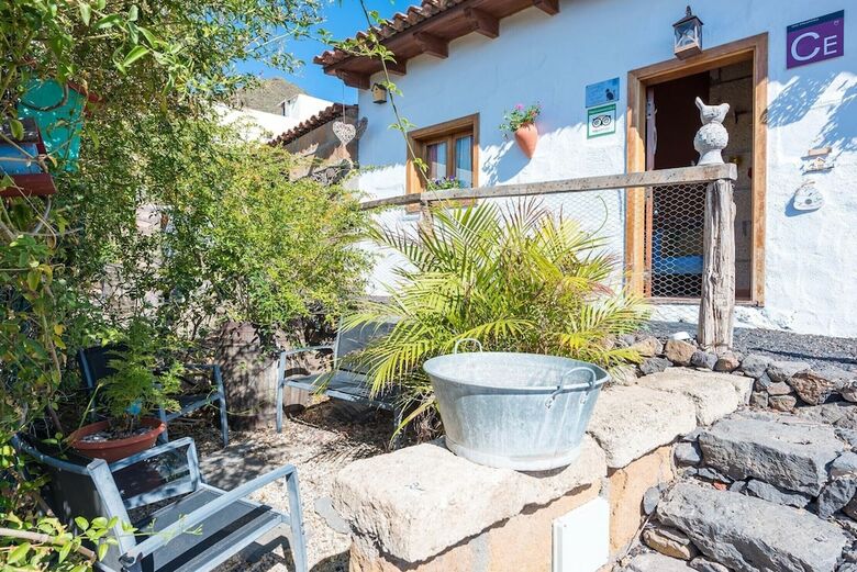 Romantic Cottage In A Beautiful Hamlet