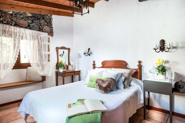Romantic Cottage In A Beautiful Hamlet