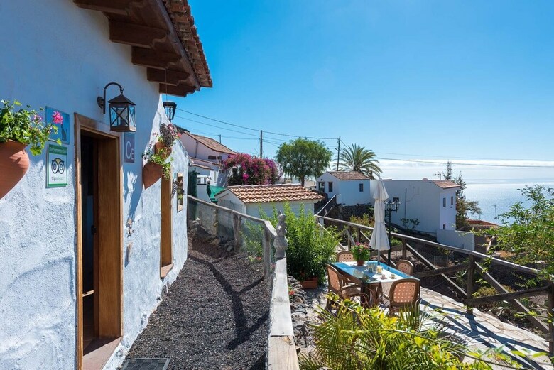 Romantic Cottage In A Beautiful Hamlet