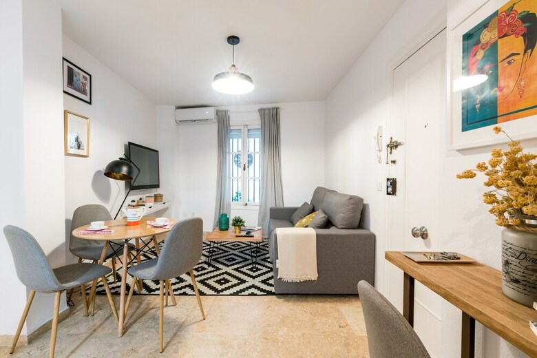 Alfalfa Center Apartment