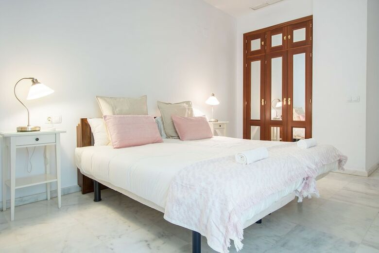 Apartamentos Redes Central Suite By Valcambre
