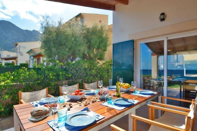 Luxurious Sea Front Villa In Mallorca