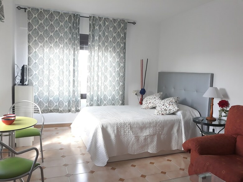 Bonito Apartamento En Triana 638