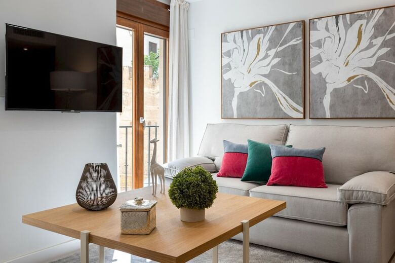 Unbeatable Location One Step Away From The Cathedral 3 Bd Apart. Cabildo V