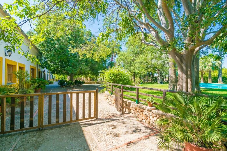 Apartamentos Finca Son Amora (Es Senyors)