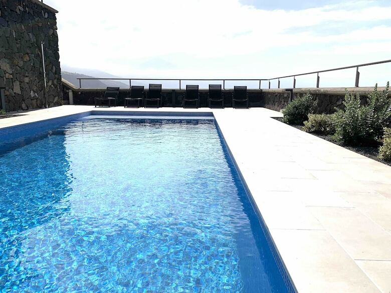 Villa Prime Sea Mountain Views Home With Pool