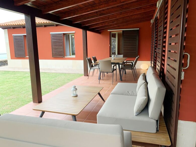 Villa Prime Sea Mountain Views Home With Pool