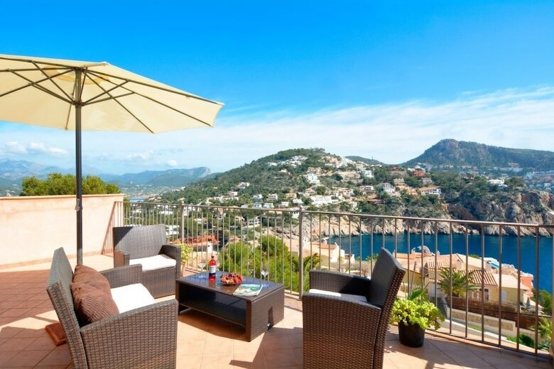 Villa With Incredible Sea Views And Pool