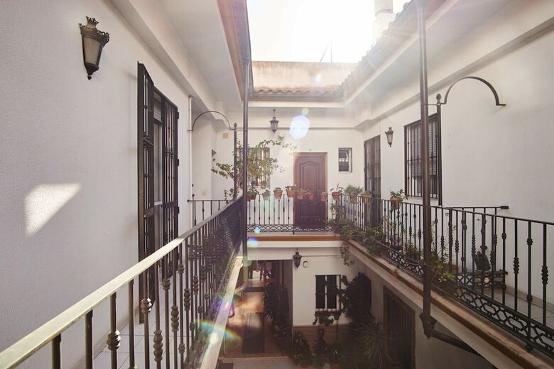 Apartamentos Escoberos Courtyard Duplex
