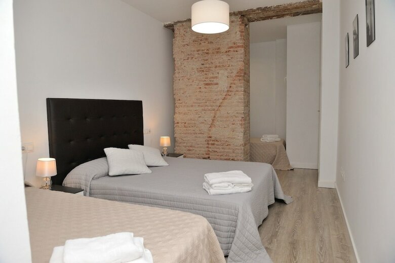 Apartamentos Travel Habitat Ayuntamiento