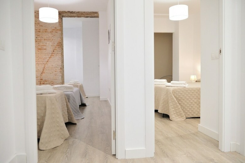 Apartamentos Travel Habitat Ayuntamiento