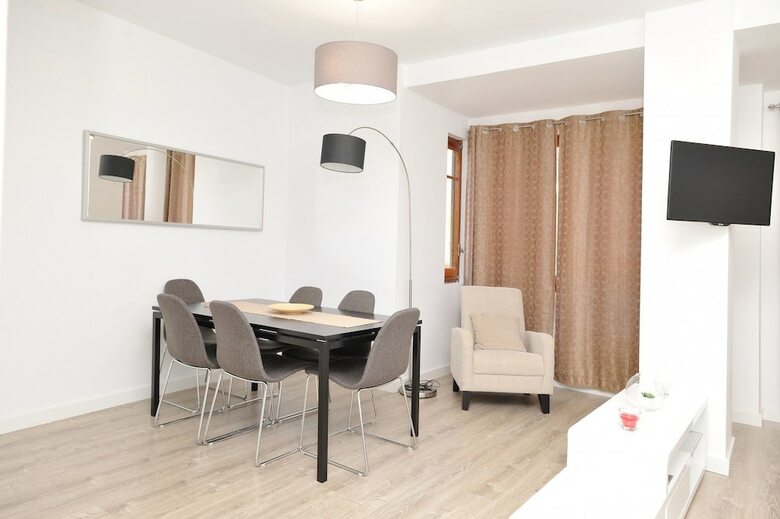 Apartamentos Travel Habitat Ayuntamiento