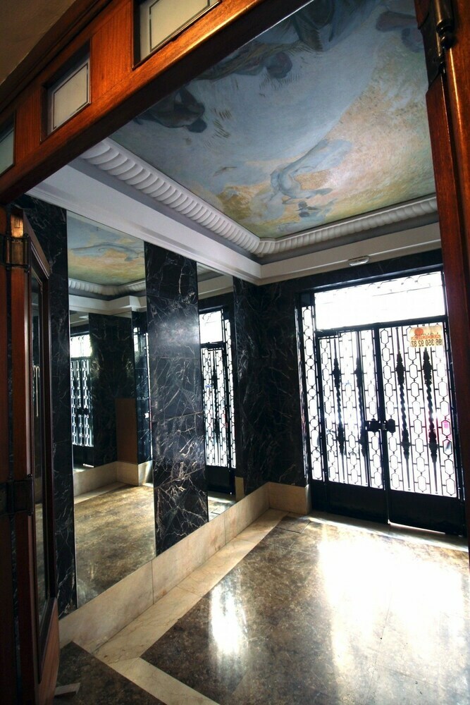 Apartamentos Travel Habitat Ayuntamiento
