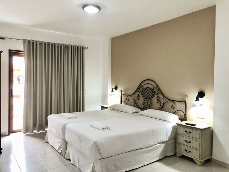 Apartamentos Frontera