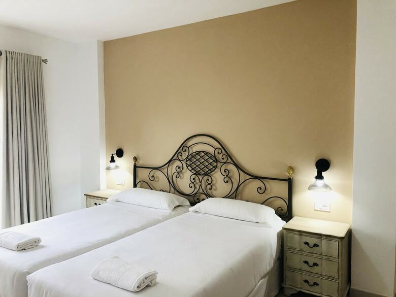 Apartamentos Frontera