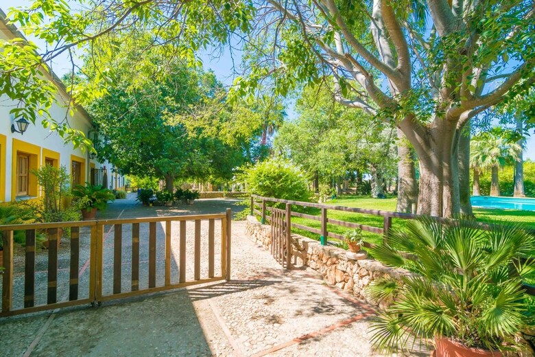 Apartamentos Finca Son Amora (defora)