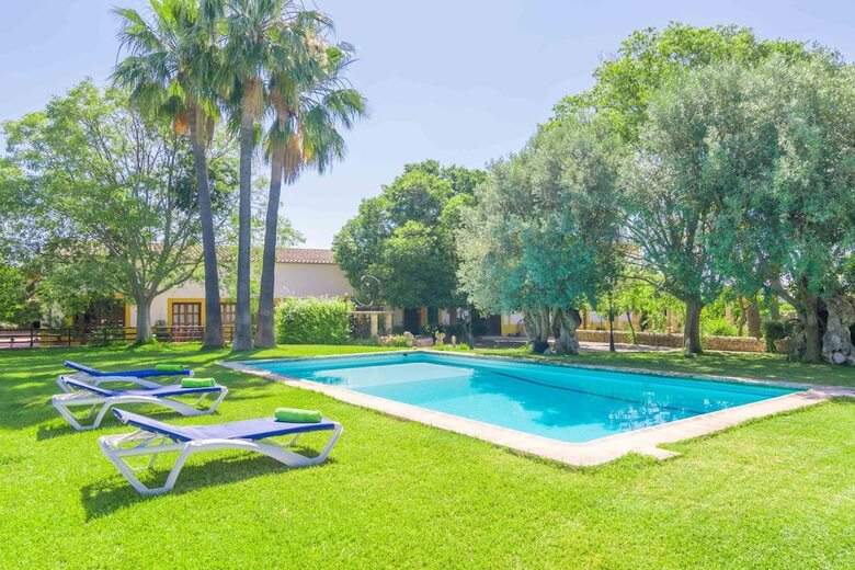 Apartamentos Finca Son Amora (defora)