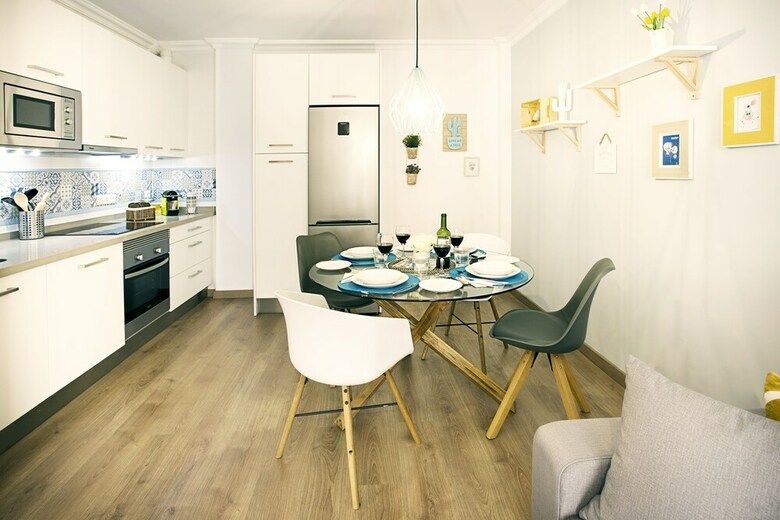 Bright & Quiet Apartment Malaga Center