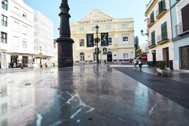 Apartamentos Letmalaga Merced Market