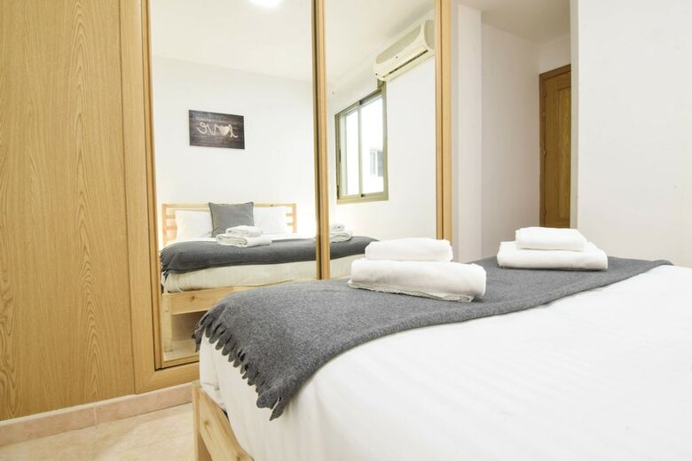 Apartamentos Letmalaga Merced Market
