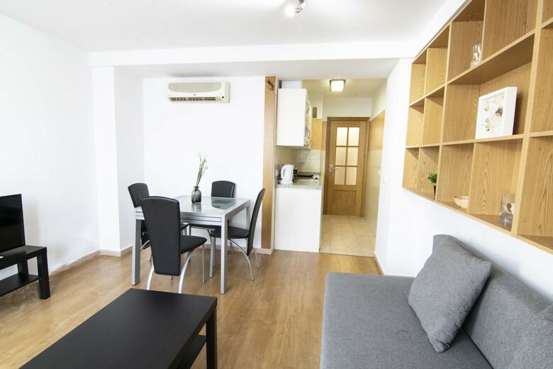 Apartamentos Letmalaga Merced Market
