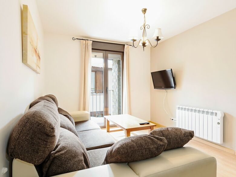 Pleasant Apartment In Gudar With Heating