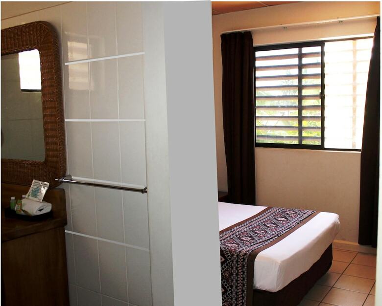 Smugglers Cove Beach Resort And Hotel