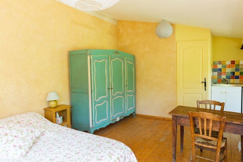 Bed & Breakfast G�tes Et Chambres Poterie de Pierroux