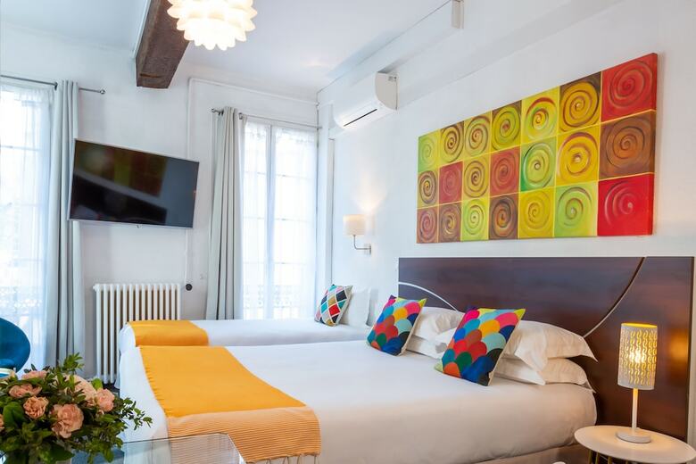 Hotel H�tel Le Relais De Poste Arles Centre Historique