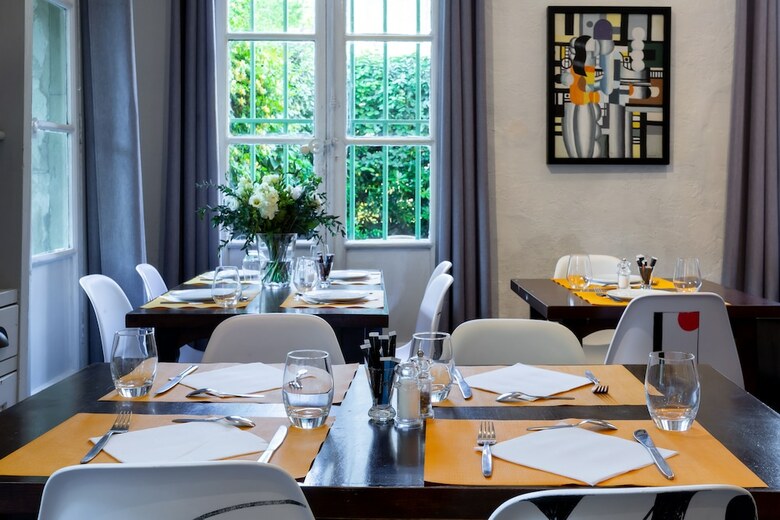 Hotel H�tel Le Relais De Poste Arles Centre Historique
