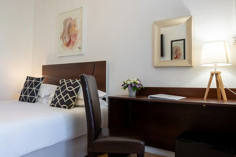 Hotel H�tel Le Relais De Poste Arles Centre Historique