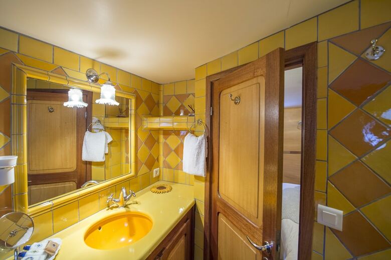 Bed & Breakfast Barge Tango
