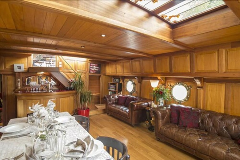 Bed & Breakfast Barge Tango