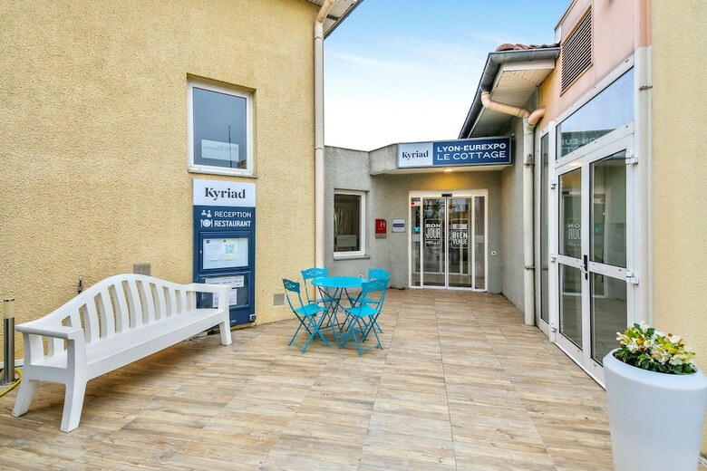 Hotel Kyriad Lyon Est - Bron Eurexpo Le Cottage