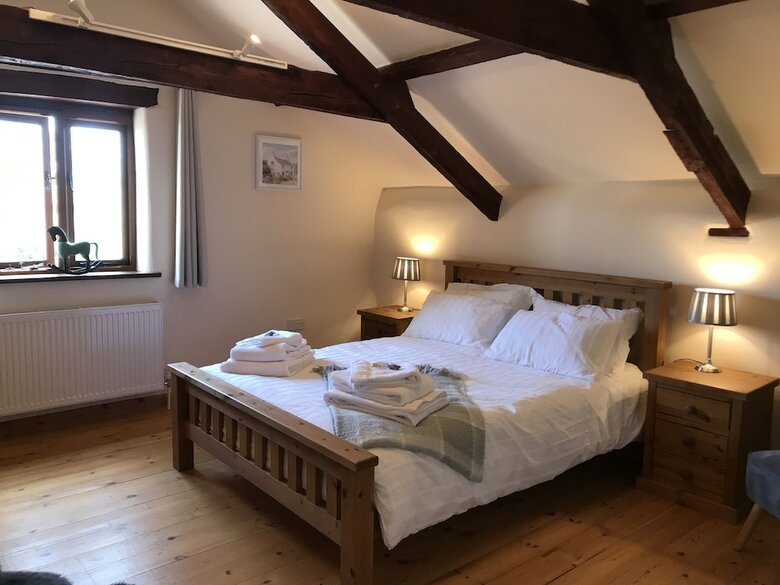Stunning 2-bed Barn Conversion