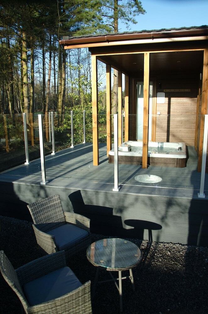 Hollicarrs - Honeycomb Lodge